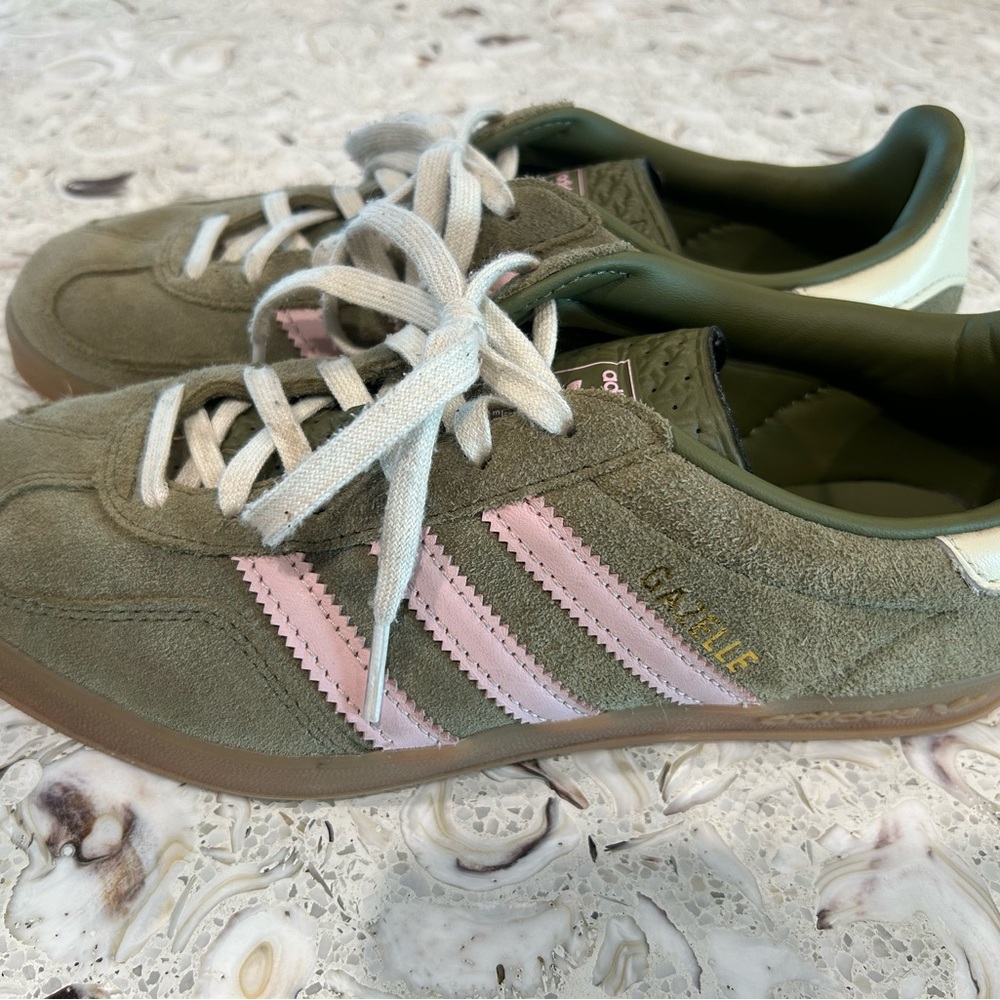 Adidas Women's Gazelle Focus Olive Green Sneakers 6.5 - Picture 3 of 6